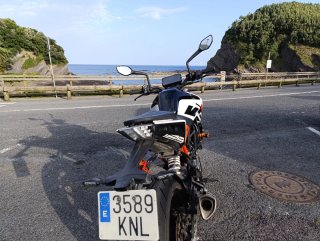KTM Duke 125 2018 Blanca y Naranja