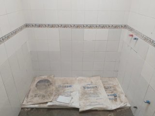 Albañil...... alicatados y enzolados