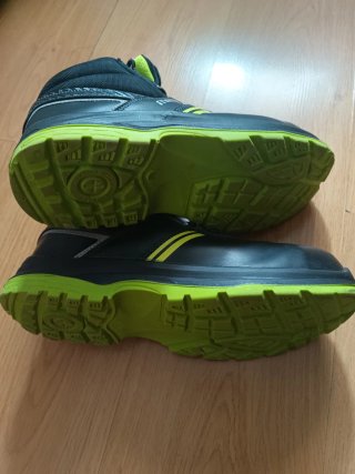 Zapatos de trabajo Mendi negros y verdes