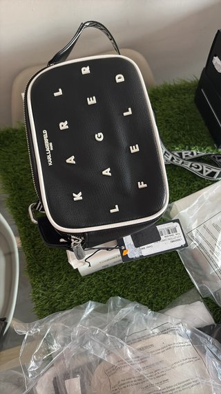 Bolso Karl Lagerfeld negro con bandolera