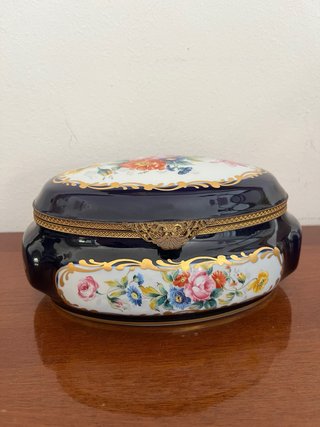 Caja porcelana Limoges flores dorada