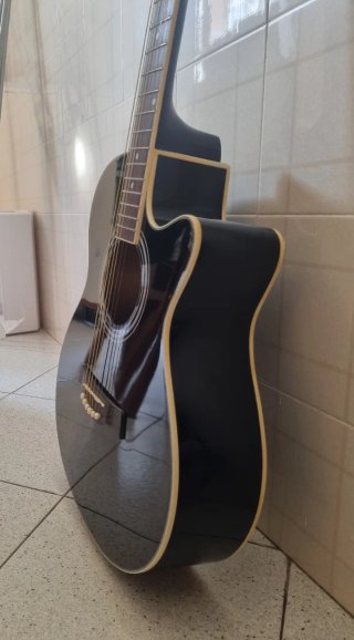 Chitarra Acustica