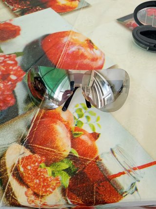 Occhiali da sole neri e argento