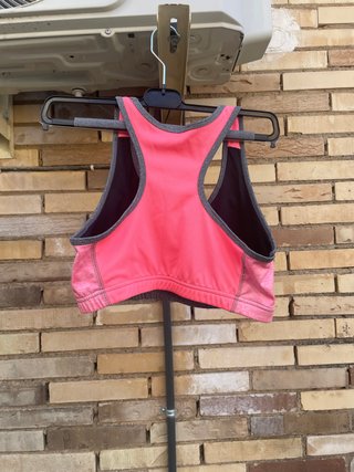 Crop top deportivo de Lefties NUEVO gris y rosa
