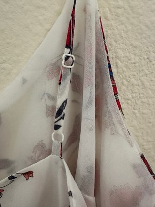 Blusa floral blanca y roja