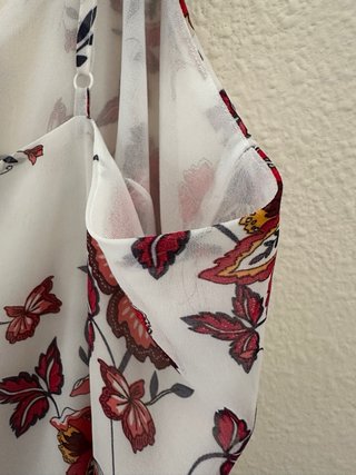 Blusa floral blanca y roja