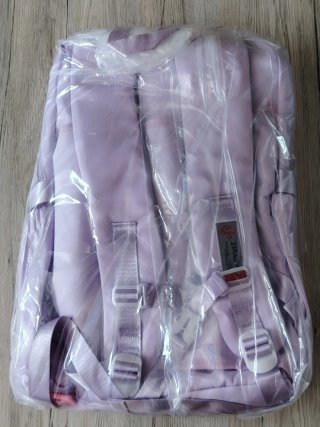 Mochila escolar morada con llavero