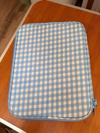 Funda acolchada iPad cuadros azul