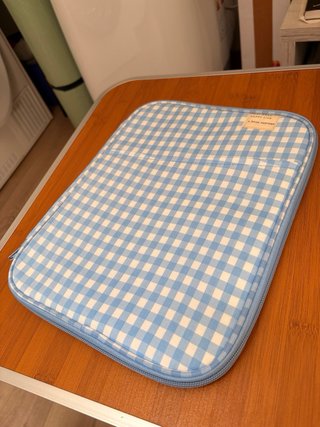 Funda acolchada iPad cuadros azul