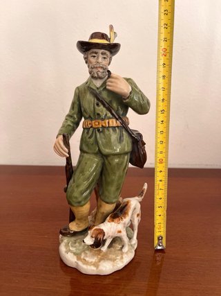 Figura de porcelana cazador y perro