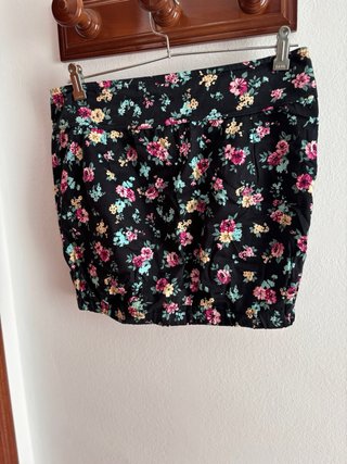 Falda corta estampada flores