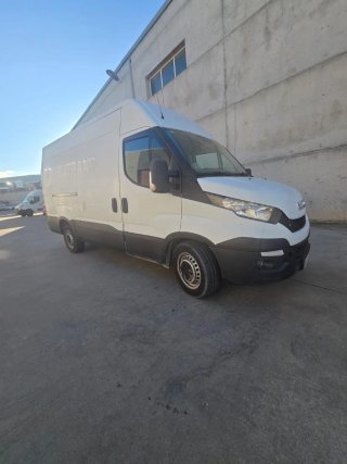 Furgoneta iveco de año 2015