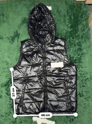 Chaleco negro con capucha Talla S