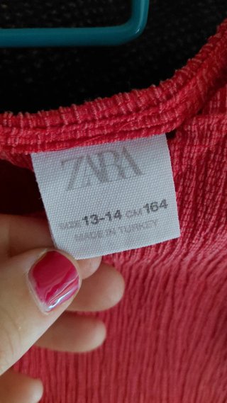 Mono rojo de chica