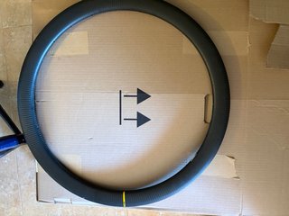 Ruota Mavic in carbonio danneggiata