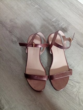 Sandalias Stuart Weitzman doradas