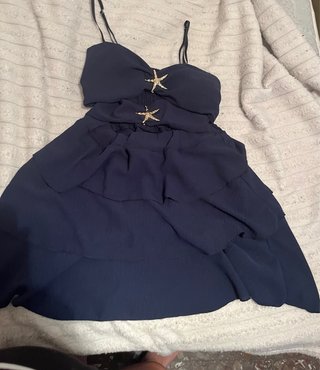Vestido azul marino con estrellas doradas