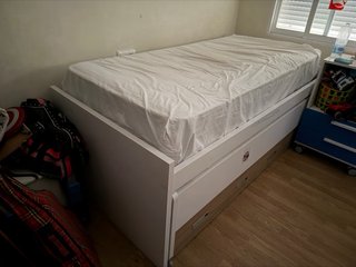 Cama con cajones y colchón