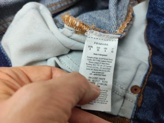 Pantalón corto vaquero desgastado