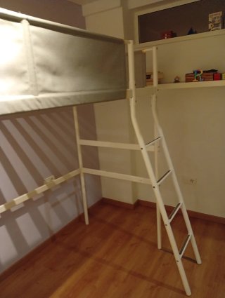 Cama alta IKEA Vitval 90x200 con escritorio