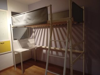 Cama alta IKEA Vitval 90x200 con escritorio
