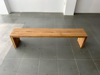 Banco de madera de roble