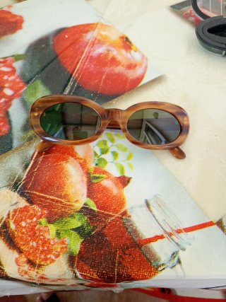 Occhiali da sole marroni