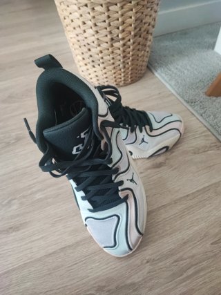 Tenis Jordan Rosa y Blanco