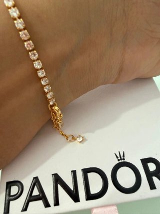Pulsera dorada con circonitas blancas
