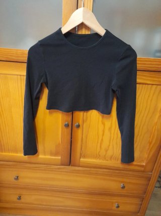 Camiseta crop manga larga negra
