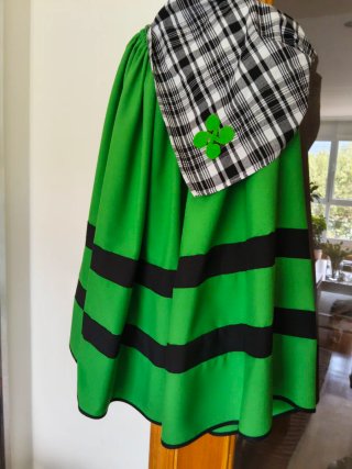 Falda y pañuelo Neska, "65 euros"