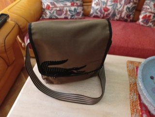 Bolso Lacoste verde como nuevo