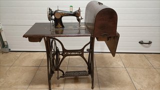 Máquina de coser Wertheim con mueble