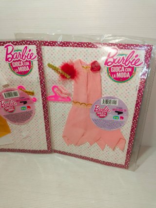 Due Vestiti Barbie Gioca con la Moda