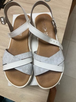 Sandalias niña blancas y grises