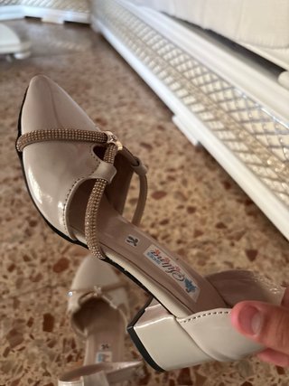 Tacones niña beige/dorado talla 32