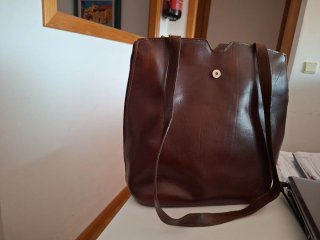 Bolso de piel marrón