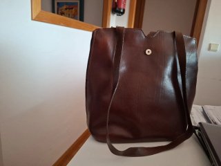 Bolso de piel marrón