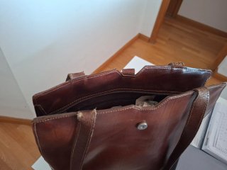 Bolso de piel marrón