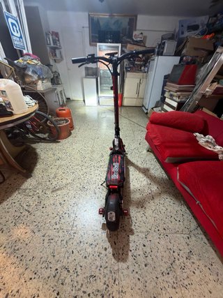 Patinete Eléctrico Red Bull