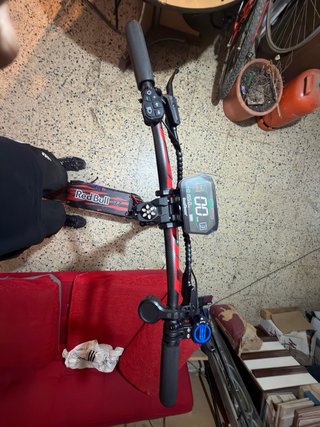 Patinete Eléctrico Red Bull