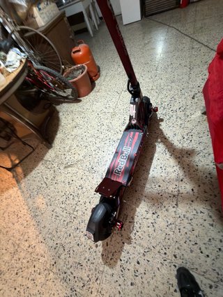 Patinete Eléctrico Red Bull