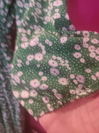 Vestido verde con estampado floral