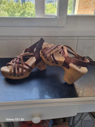 Sandalias de cuero con cuña