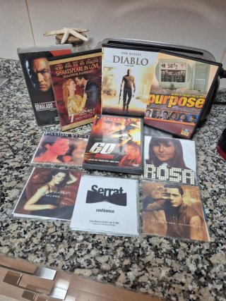 SE REGALAN  Lote Películas DVD - CD Música - VHS