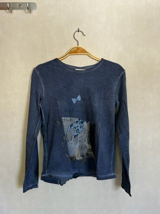 Camiseta manga larga azul con estampado