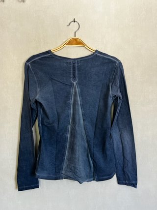 Camiseta manga larga azul con estampado