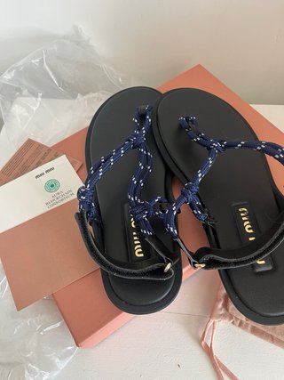 Sandalias Miu Miu Negras y Azules