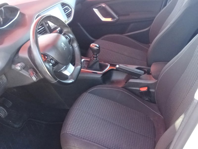 Peugeot 308 2021, foto 9