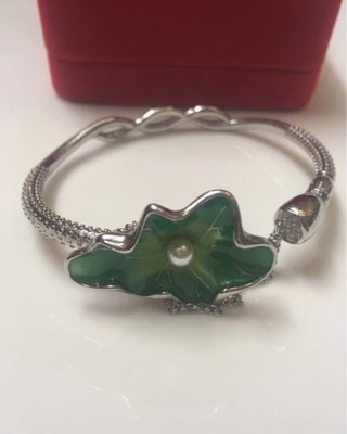Pulsera de plata-flor con esmalte verde